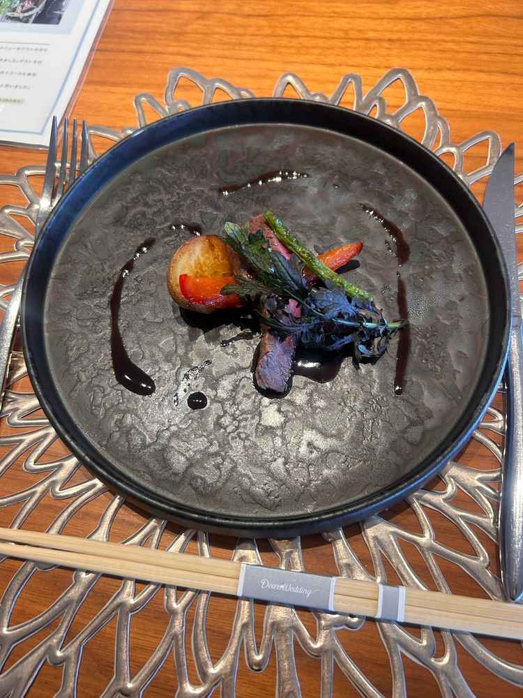 試食で頂いた和牛のステーキです。柔らかくてとにかく味付けが美味しい！お箸で食べられるのが嬉しい！