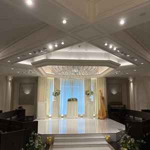 チャペルの席が対面式になっているのがとても特徴的であった。どの席に座っても見やすかった。