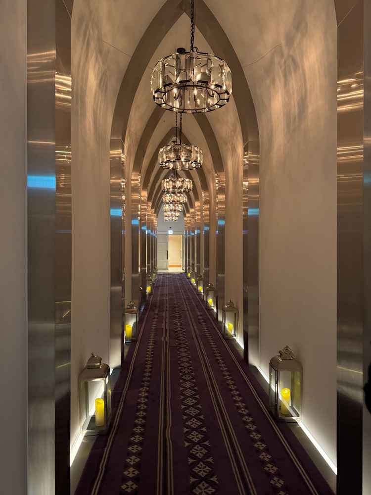 チャペルに続く道