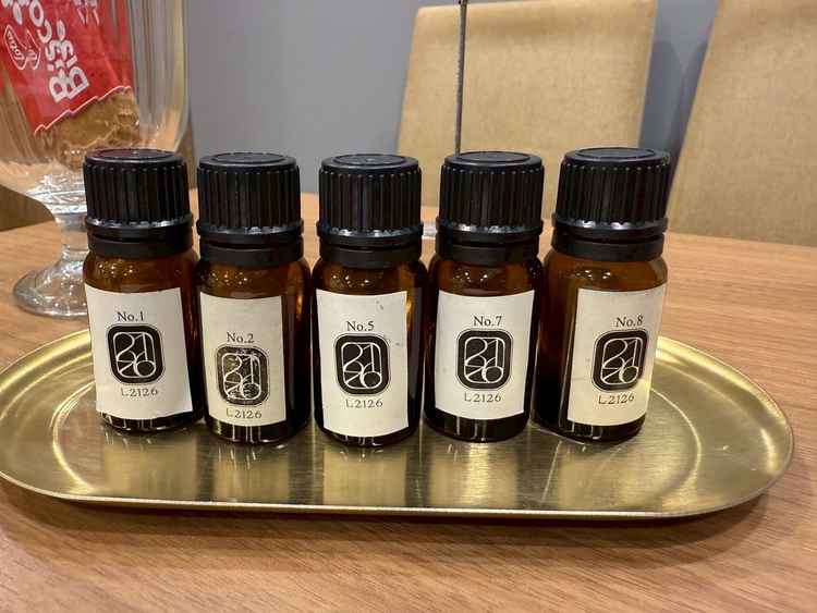 挙式時、選択したフレグランスをたけるサービスがありオリジナリティのある式が出来る。