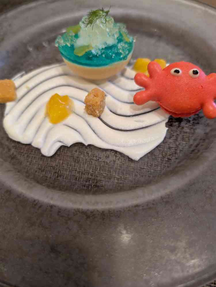 デザートは季節を感じられるような作りで、ゲストに小さいお子様がいるとなお楽しめそう。