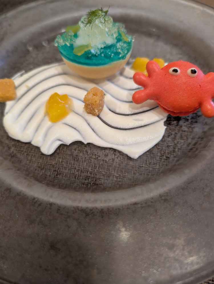 デザートは季節を感じられるような作りで、ゲストに小さいお子様がいるとなお楽しめそう。