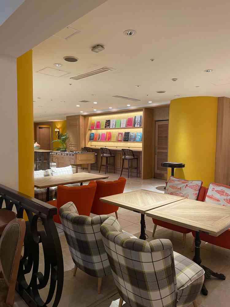 参列者の待合室についてもお洒落な雰囲気でポップコーンバーなど楽しませるオプションをつけること可能。