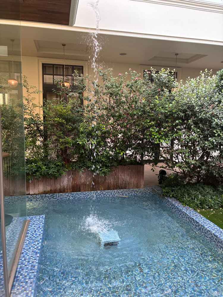 チャペルには水が流れています