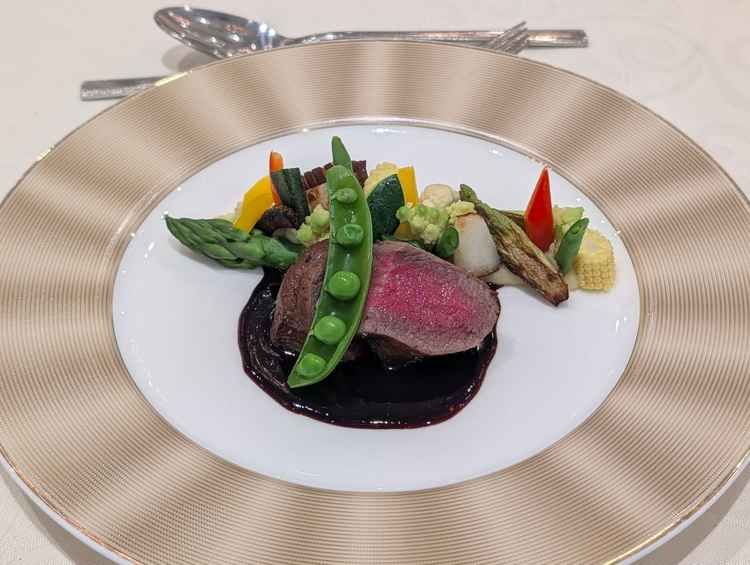 料理はハーフコースで提供いただきました。自由度も高くシェフの方も挨拶に来られました。美味しかったです