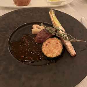 試食のメイン料理の写真。柔らかくジューシーなお肉で、ソースとの相性も抜群でした。