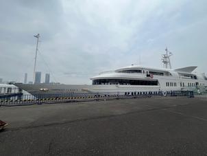 この貸切の方のクルーズに乗船した。乗る時もワクワクする。
