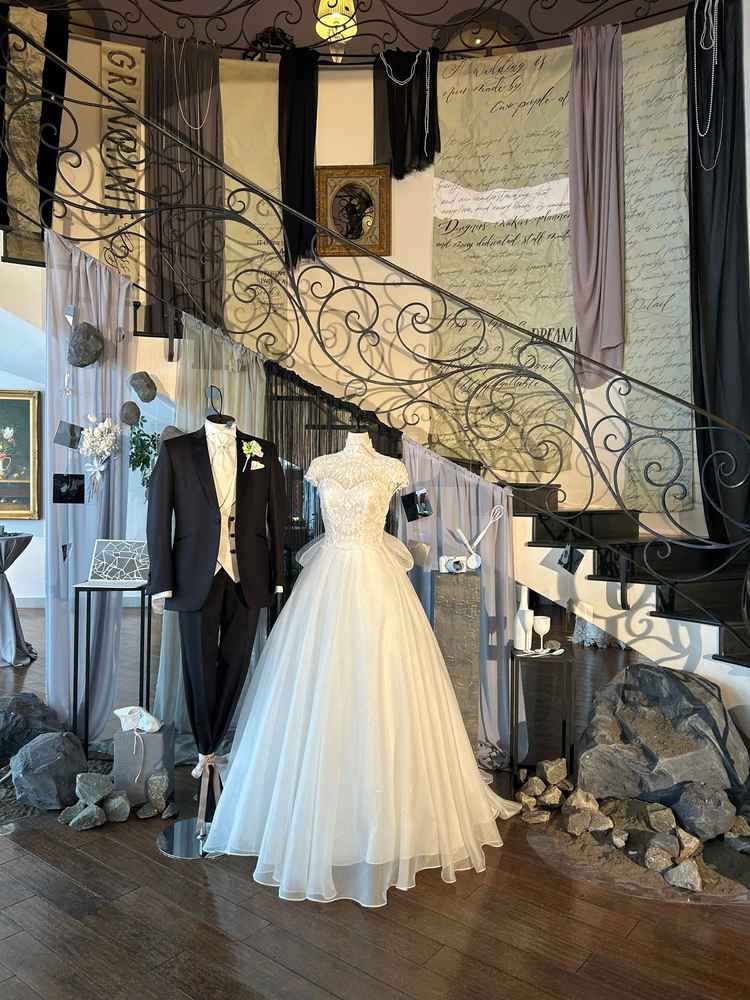 階段降りてすぐのディスプレイ