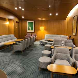 結婚式当日は友人の控室になるお部屋です。地下にあり、館内神殿や披露宴会場とは違う雰囲気が素敵です。