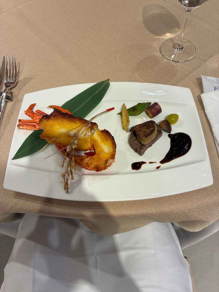 料理は盛り付けがきれいで、味も美味しく、幅広い年代のゲストに楽しんでもらえそうでした。
