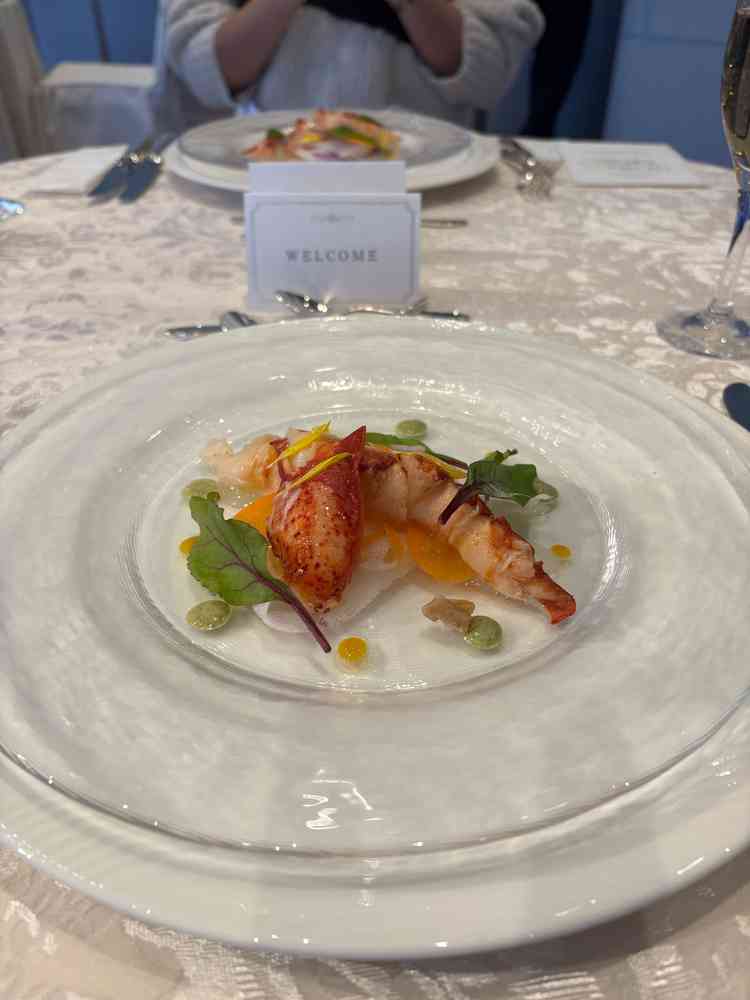 試食一個目、オマール海老を使った前菜