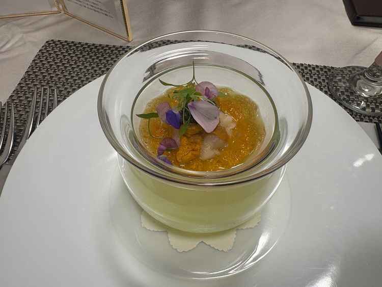 味はもちろん、見た目も華やかで、素敵な演出にも感動しました。