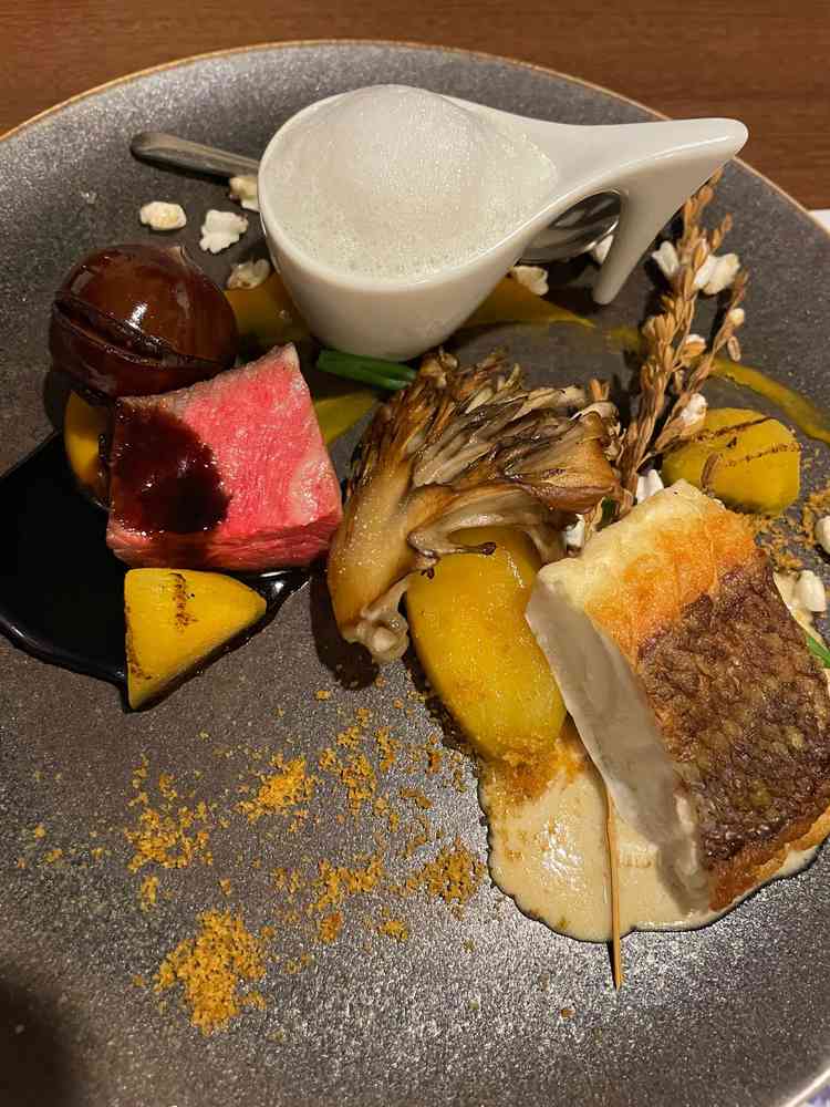 メイン料理の試食。秋を感じる食材と盛り付け方が素敵でした。お味もとても美味しかった。