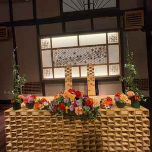 披露宴会場の高砂。