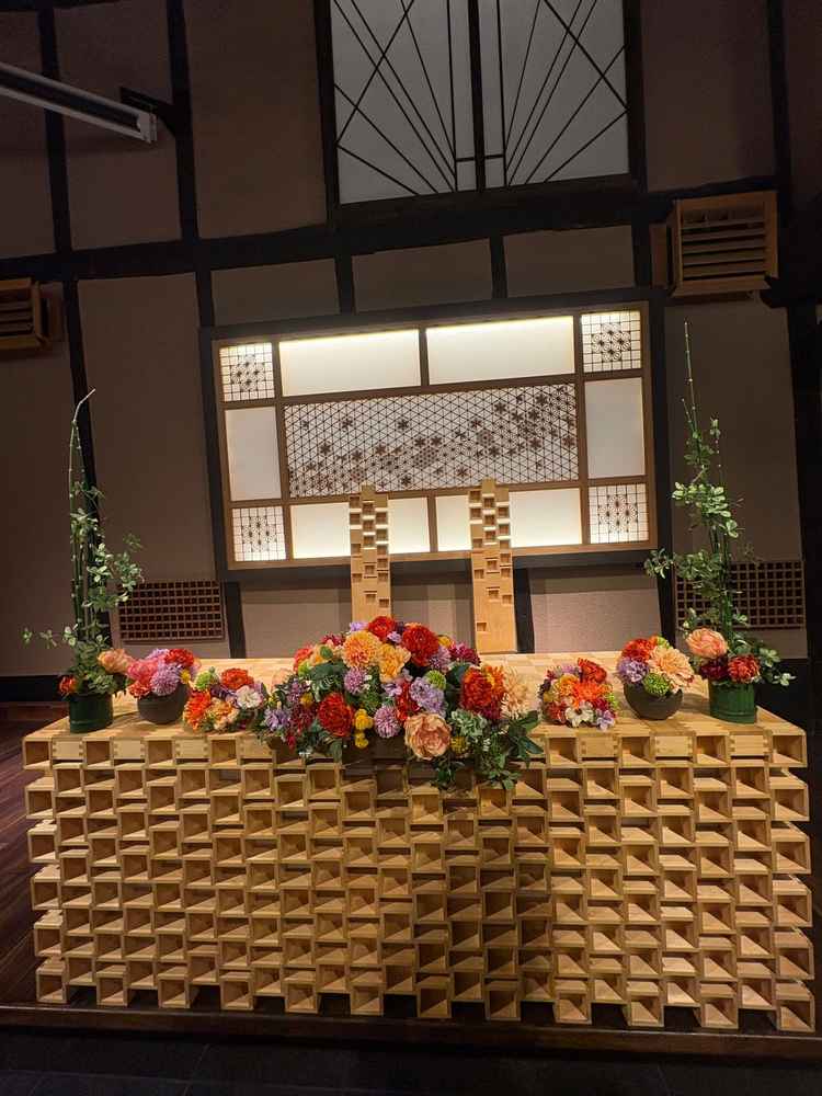 披露宴会場の高砂。