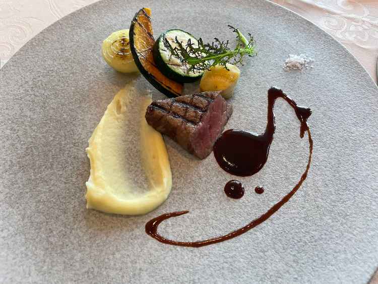 試食の料理。肉がとても柔らかく味付けも良かった。もう少し、料理の内容が多く、良ければ良かったと思う。