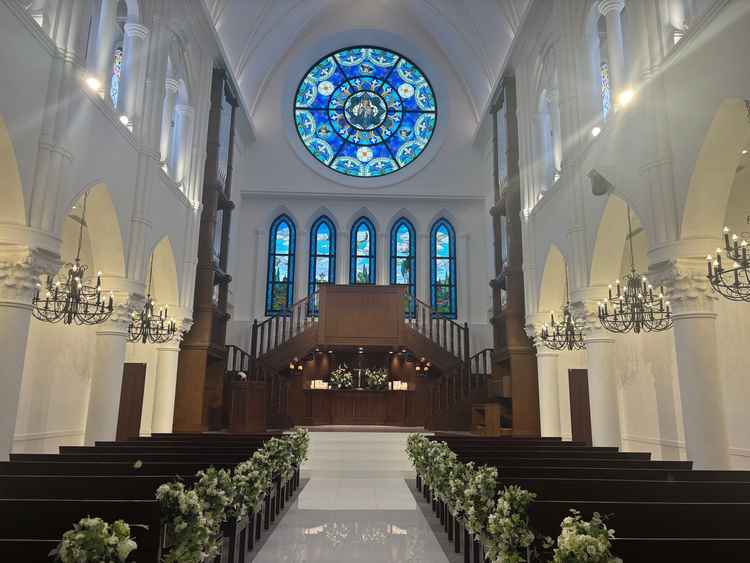 チャペルの写真。聖堂感は実際に見てそこまでではないと思った。チャペルにも階段がある。