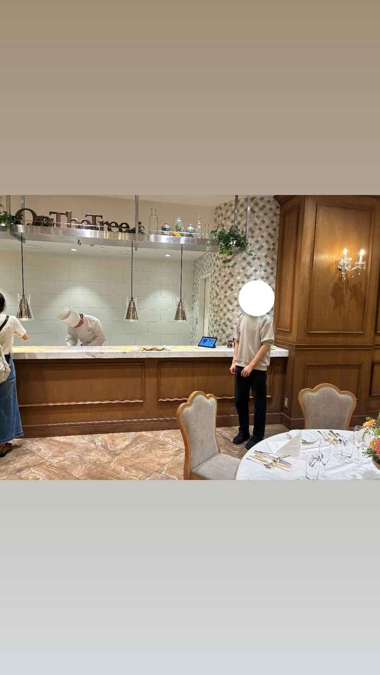 オープンキッチンがあったり、自然の雰囲気や、木の感じが温かみある披露宴会場になっていて素敵でした