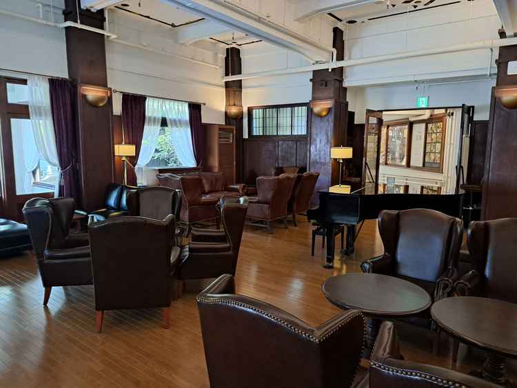 和洋の雰囲気のあるゲストの待合室。