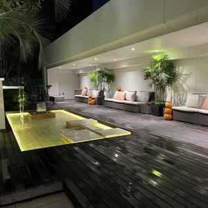 披露宴会場のテラス。リゾート地をモチーフにしており、旅行感覚が味わえるのが魅力的でした。