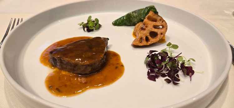 料理のメイン。和牛ステーキ。