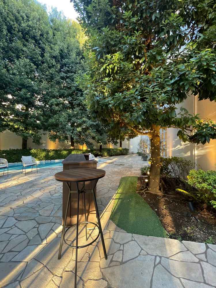 緑多めのガーデン、ケーキカットも可能です！