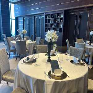 広めの披露宴会場は横にすぐ出れる場所も確保されており魅力的でした。高級感あり良かったです。