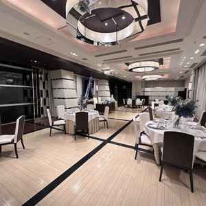 ガラス張りですが、下2枚は曇りガラスです。