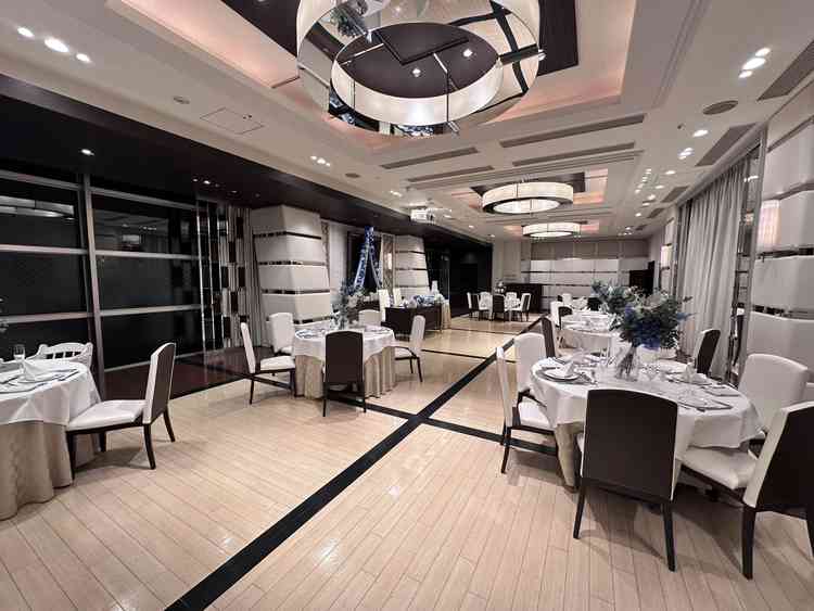 ガラス張りですが、下2枚は曇りガラスです。