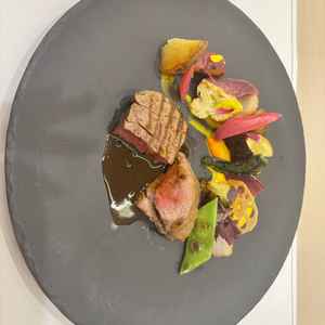 試食のお肉はとっても柔らかくて、とてもジューシーでした。シェフが挨拶に来てくれて、味も好印象でした。