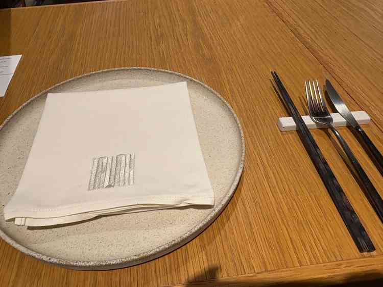 器とカトラリーがお洒落でした。式場というより高級レストランの雰囲気です。