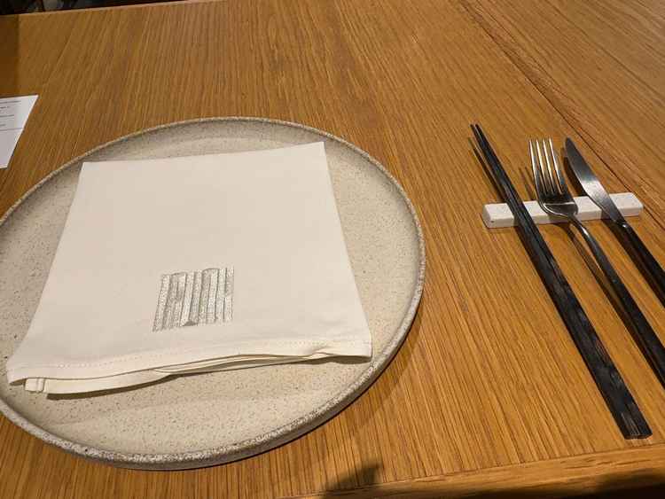 器とカトラリーがお洒落でした。式場というより高級レストランの雰囲気です。