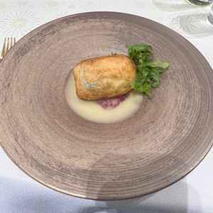 試食の魚料理。中の魚がホクホクで美味しかった。
