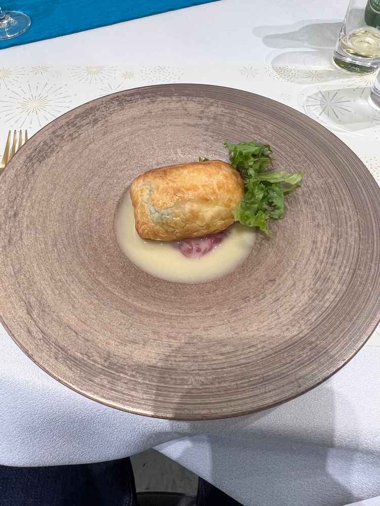 試食の魚料理。中の魚がホクホクで美味しかった。