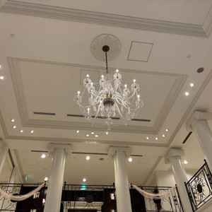 ロビーのシャンデリア