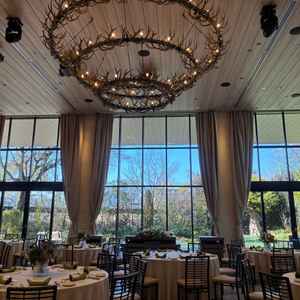 開放感のある披露宴会場