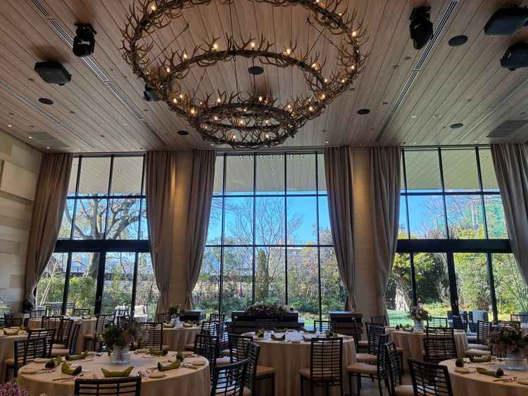 開放感のある披露宴会場