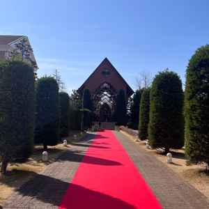 チャペルの前に敷かれてるレッドカーペットの前に立つと素晴らしさに圧倒されます。