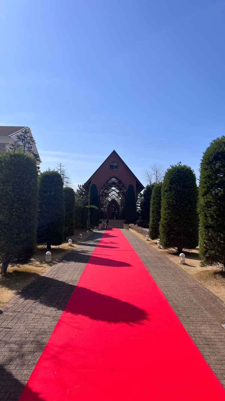 チャペルの前に敷かれてるレッドカーペットの前に立つと素晴らしさに圧倒されます。