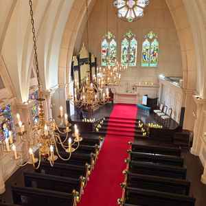 天井が高く、音がかなり綺麗に反響する。ここでパイプオルガンや聖歌隊を聴いたら、絶対に感動する