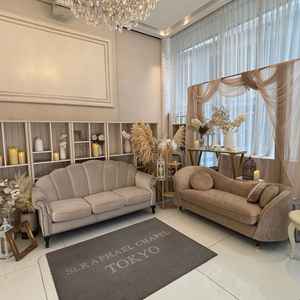 外門の内側。ここでゲストをお見送りする。