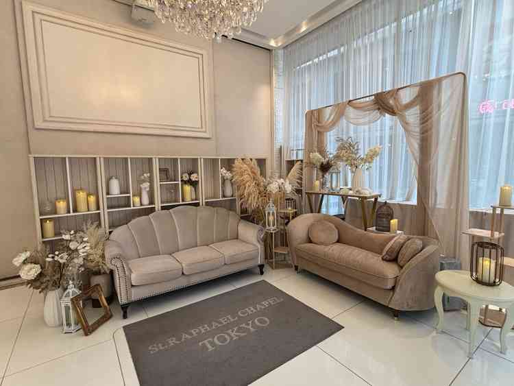 外門の内側。ここでゲストをお見送りする。