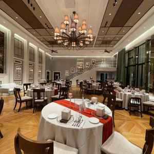 もう一つの会場は白を基調としたお姫様系でしたが、こちらは落ち着いた雰囲気でした。