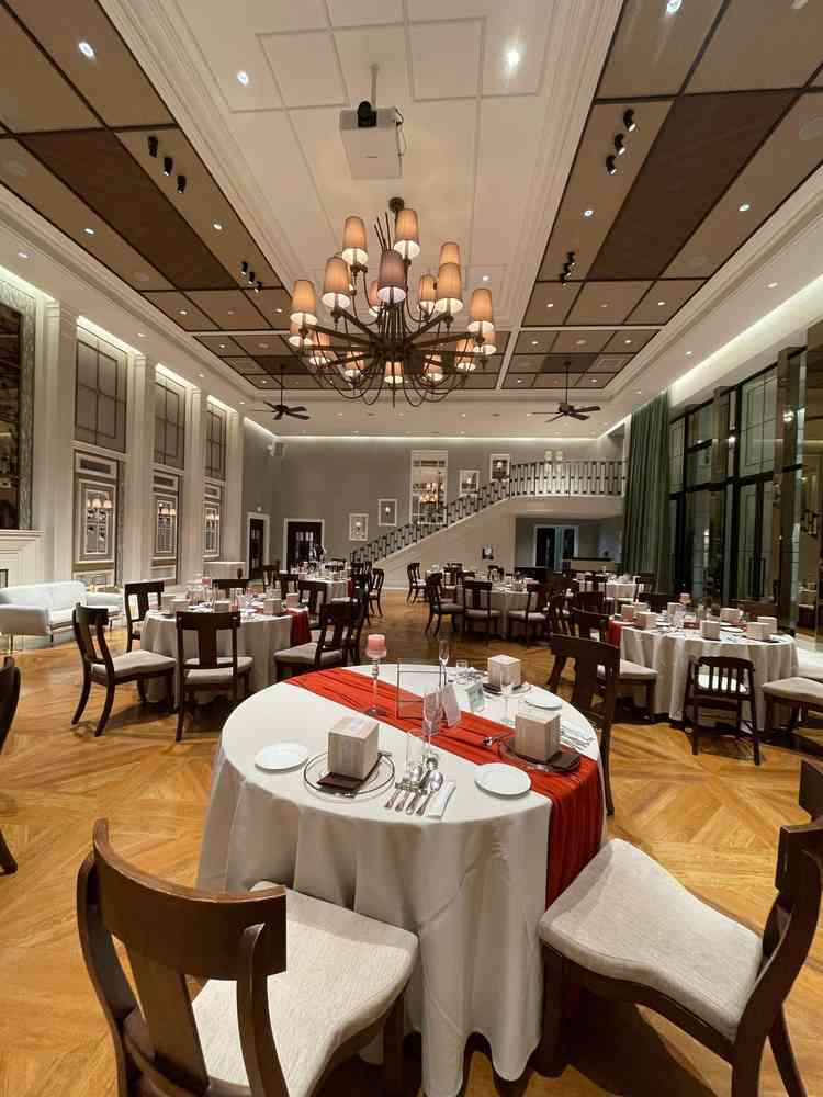 もう一つの会場は白を基調としたお姫様系でしたが、こちらは落ち着いた雰囲気でした。