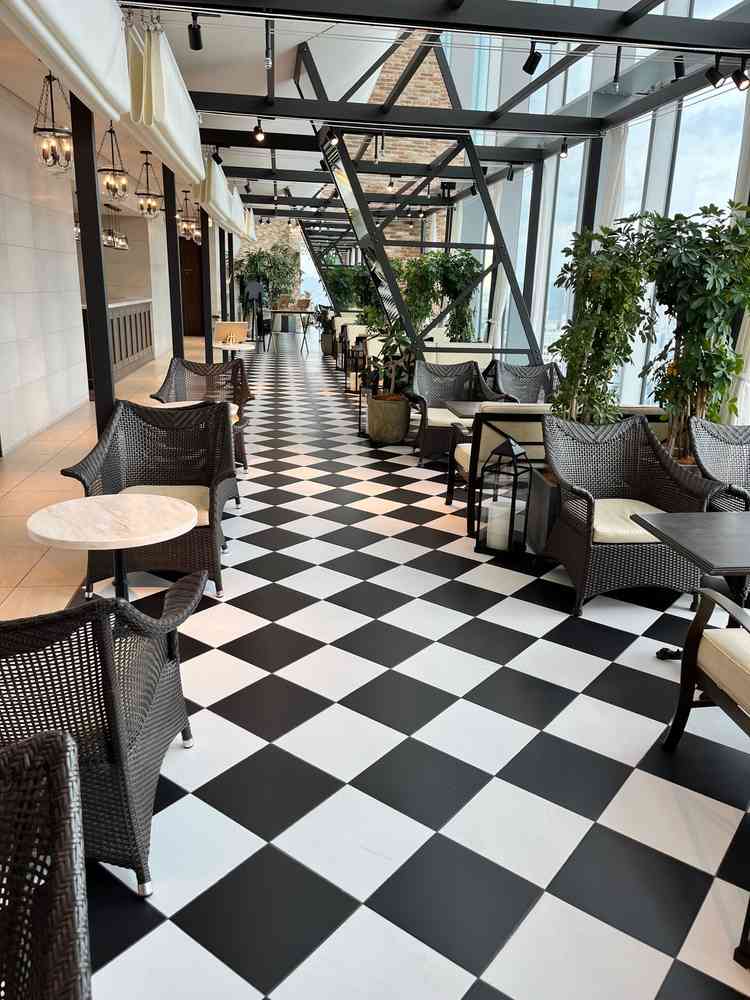 床が印象的でとにかくおしゃれなウェイティングルームです。