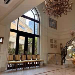 ロビー　シャンデリア