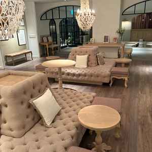 入ってすぐの待合室。