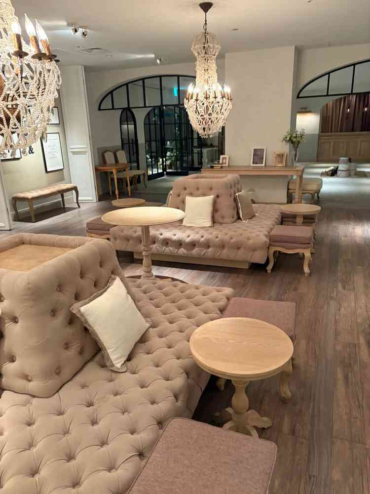 入ってすぐの待合室。