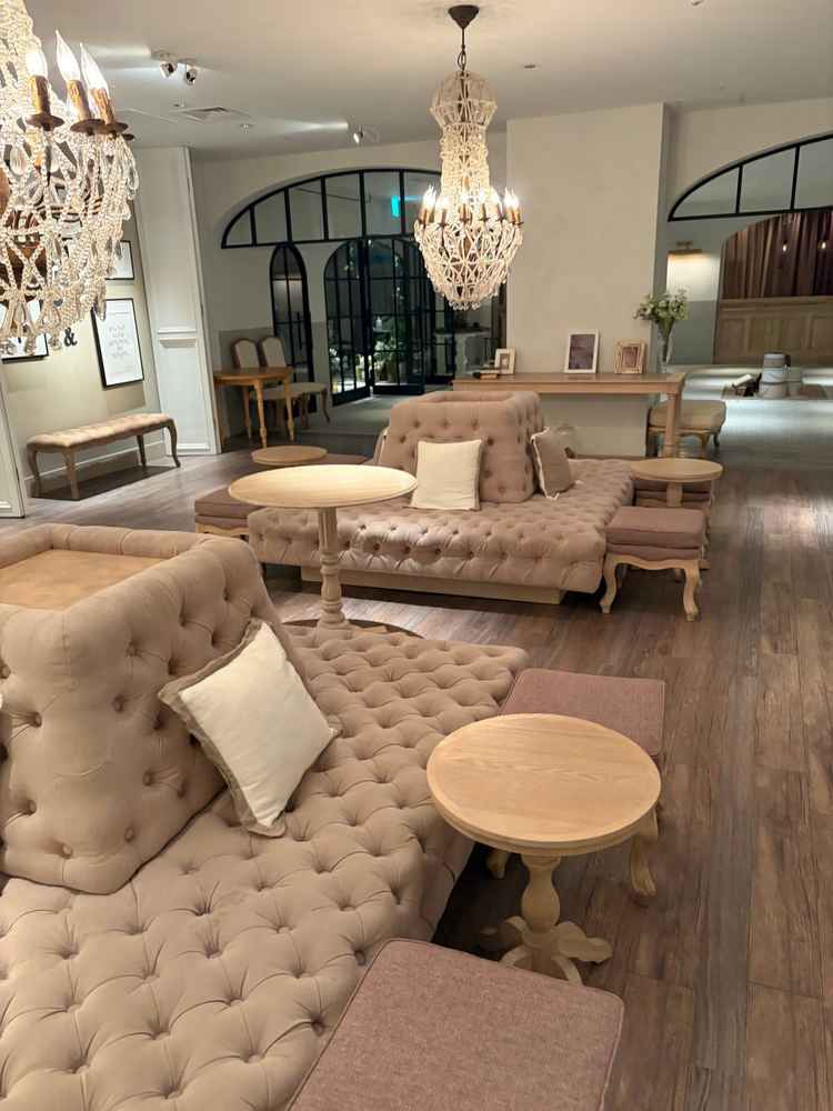 入ってすぐの待合室。