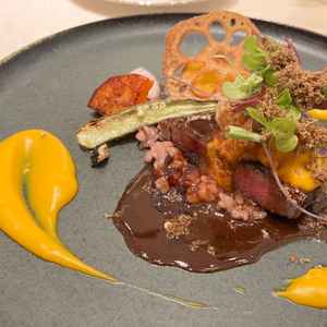 試食会のメイン料理。トリュフが乗ったフォアグラのロッシーニは高級感も満載。